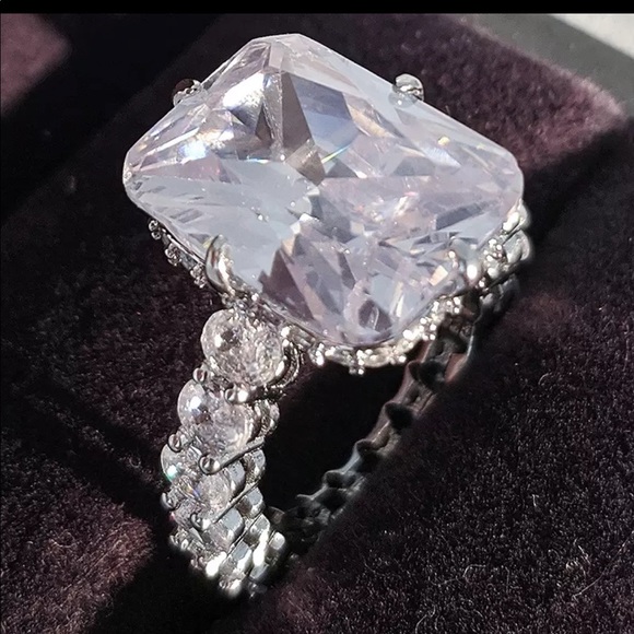 NEW 925 STERLING SILVER DIAMOND CUSHION RING - Picture 3 of 5